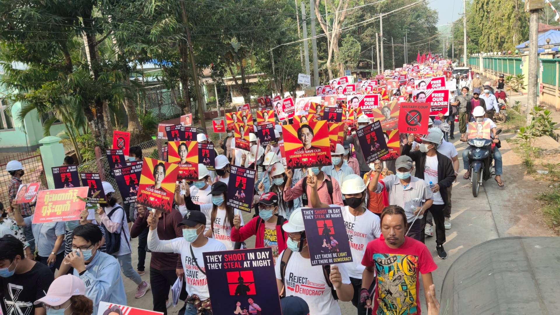 ပုသိမ်တွင် စစ်အာဏာရှင်အလိုမရှိကြောင်း အင်အား သိန်းချီ ဆန္ဒပြ