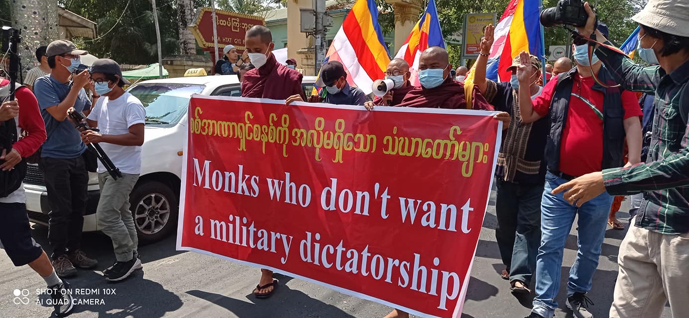ရန်ကုန်တွင် သံဃာတော်များက အာဏာသိမ်းစစ်အစိုးရကို စတင်သပိတ်မှောက်