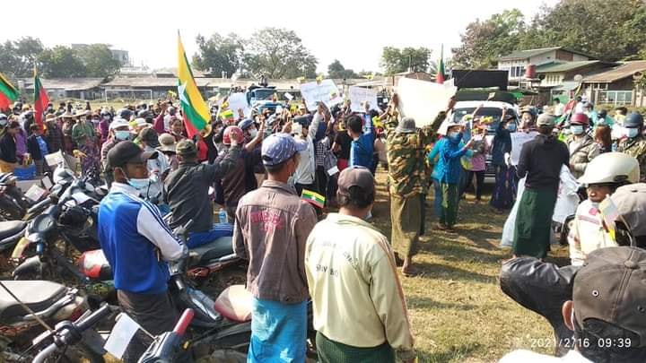 ကသာမြို့တွင် စစ်ကောင်စီကြိုဆိုထောက်ခံပွဲကို လူထုက သံပုံးတီးကန့်ကွက်