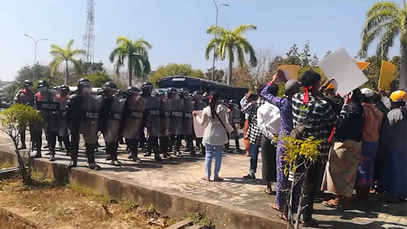 နေပြည်တော် ပုဗ္ဗသီရိမြို့နယ်က စစ်အစိုးရဆန့်ကျင် ဆန္ဒပြသူ ၃၀ ကျော် ဖမ်းဆီးခံရ