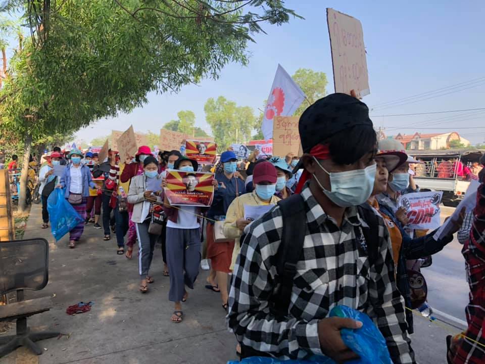 လှိုင်သာယာ အလုပ်သမားများ စစ်အာဏာရှင်ကျဆုံးရေးဆန္ဒပြ (ဓာတ်ပုံ)