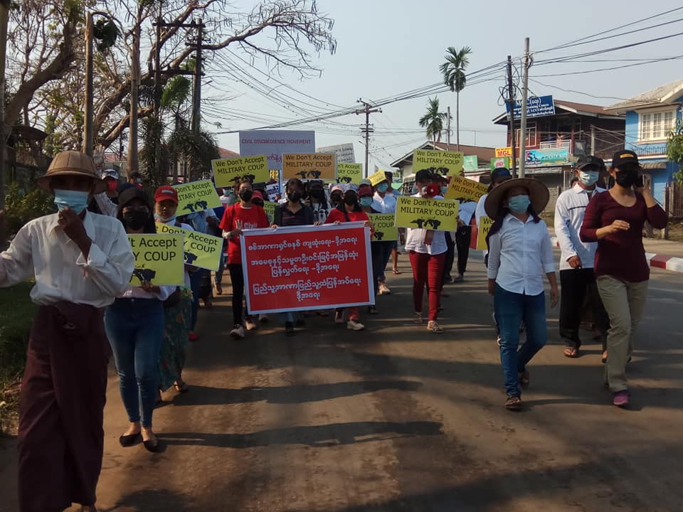 ရေးမြို့တွင် စစ်အာဏာရှင်အလိုမရှိကြောင်း ဆက်လက်ဆန္ဒပြ၊ CDM ဝန်ထမ်းအချို့ တိမ်းရှောင် နေရ