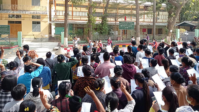ချောက်ရေနံမြေက CDM လုပ်သားများကို ဒေသခံများက ဆုငွေချီးမြှင့်
