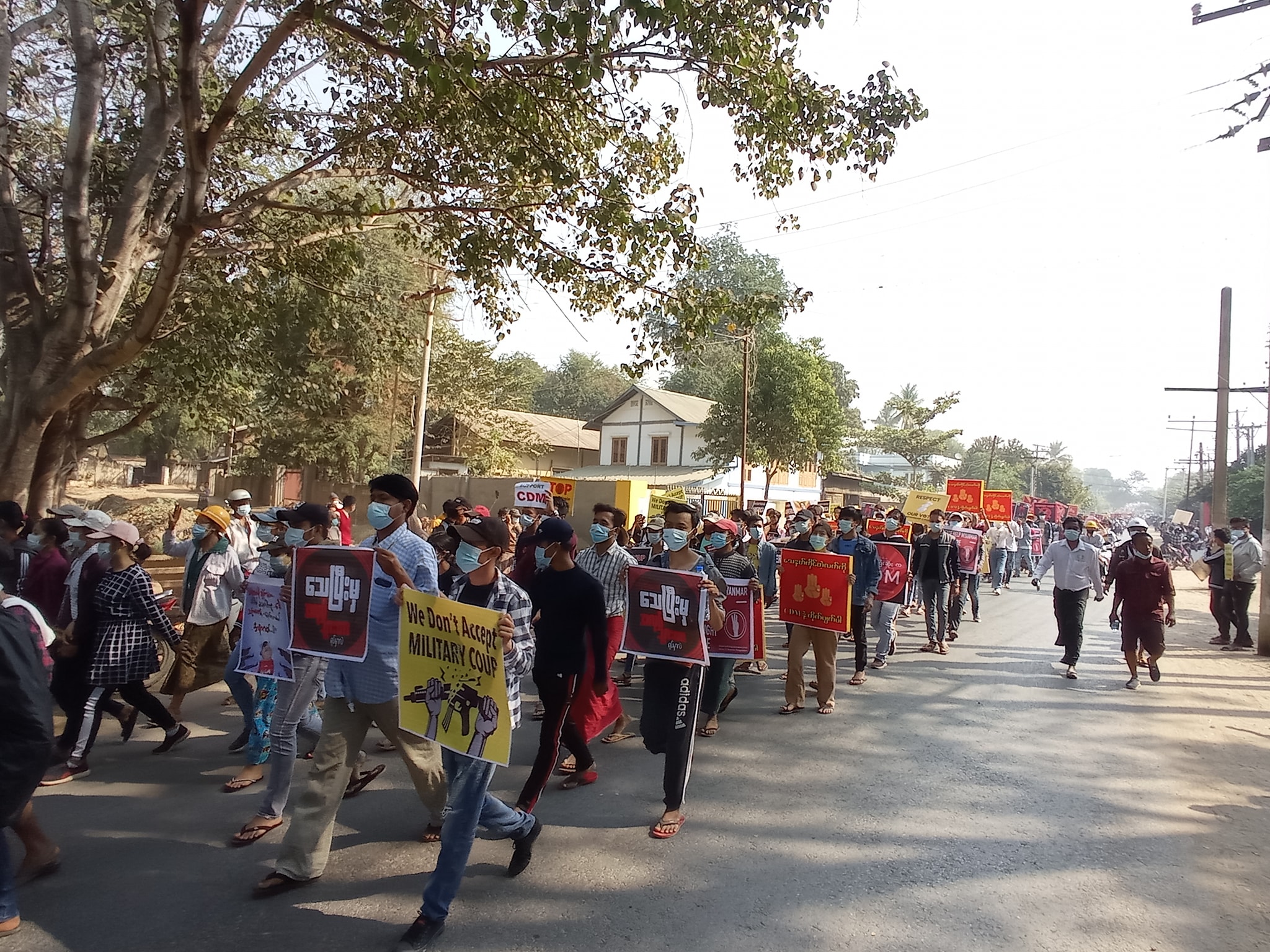 မကွေးတွင် စစ်အာဏာရှင်အလိုမရှိကြောင်း အင်အား ၄ သိန်းခန့်ဆန္ဒပြ၊ CDM ဝန်ထမ်းများကို ထောက်ပံ့