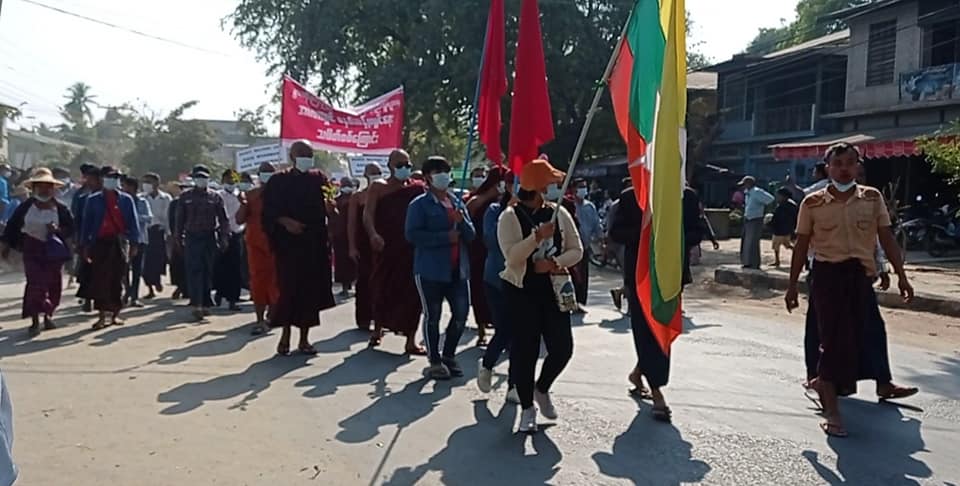 နွားထိုးကြီး ဆန္ဒပြပွဲ သံဃာတော်များ ပါဝင်လာ