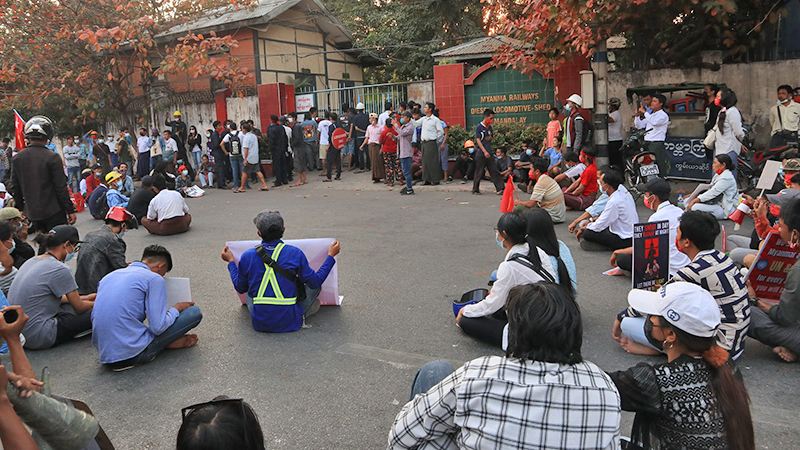 ဖမ်းဆီးခံ မြန်မာ့မီးရထားဝန်ထမ်းအချို့ကို ပြန်လွှတ်ပေးရန် တောင်းဆို