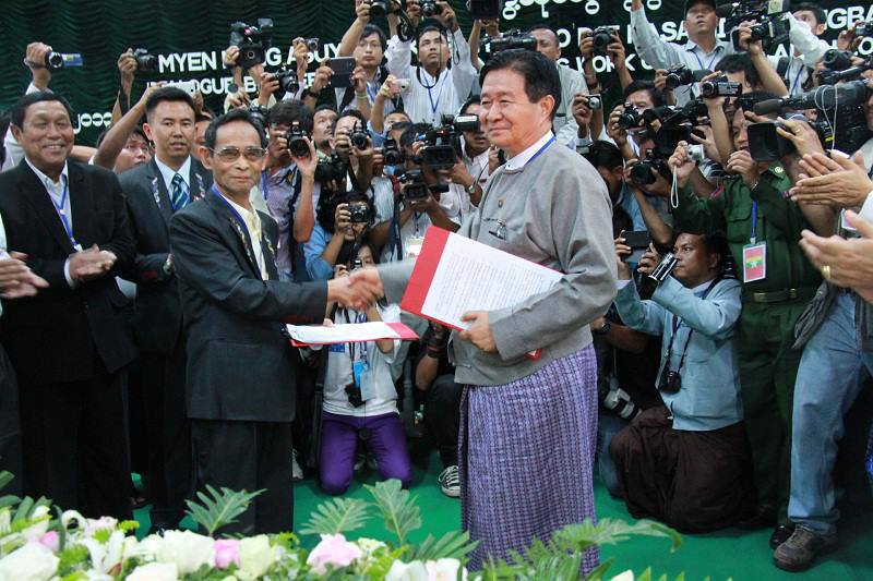 ျငိမ္းခ်မ္းေရး ေဆြးေနြးပြဲအတြက္ ျမစ္ၾကီးနားတြင္ မ်က္နွာစုံညီေရာက္ျပီ