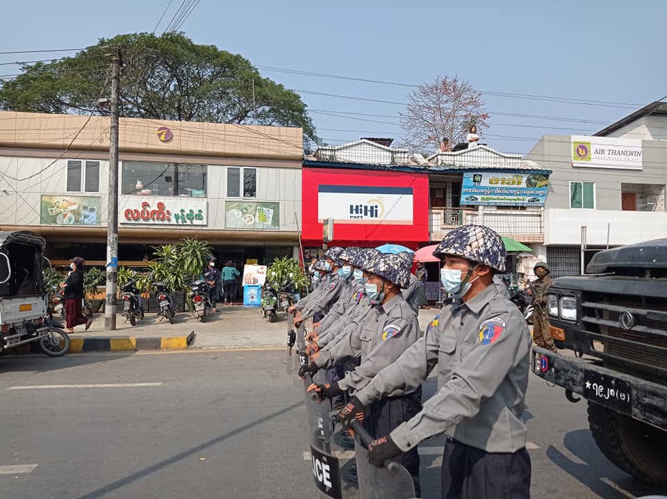 မြစ်ကြီးနားတွင် ဆန္ဒပြ ဦးဇင်း ၁ ပါးအပါအဝင် ၃ ဦး ဖမ်းဆီးခံရ