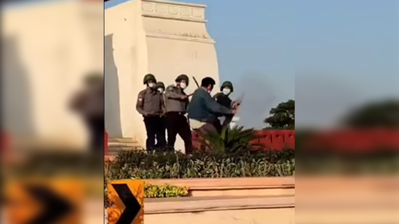 မသန်စွမ်းလူငယ်အား ရိုက်နှက်ခဲ့သည့် ရဲတပ်ဖွဲ့တာဝန်ရှိသူများကို အရေးယူပေးရန် တောင်းဆို