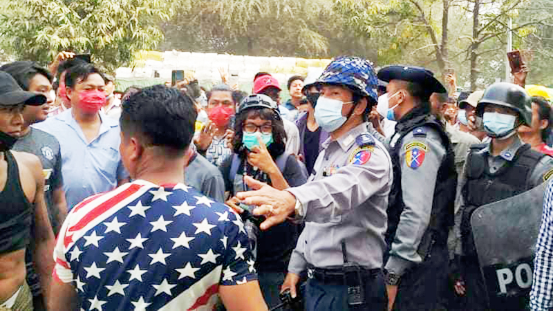 မန္တလေးမြို့တွင် ပြည်သူနှင့် ရဲတပ်ဖွဲ့ရုန်းရင်းဆန်ခတ်ဖြစ်၊ လူအချို့ ဒဏ်ရာရ