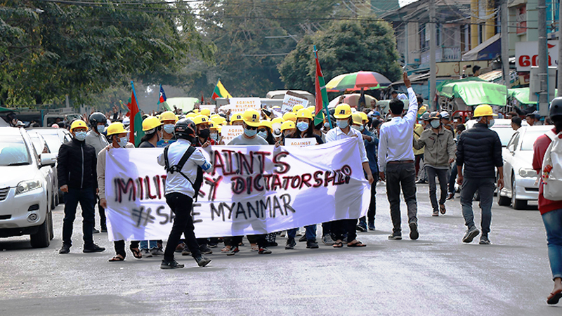 အကြမ်းဖက် ဖမ်းဆီးမှုများရှိသော်လည်း မြစ်ကြီးနားပြည်သူသိန်းချီ ဆက်လက်ဆန္ဒပြ