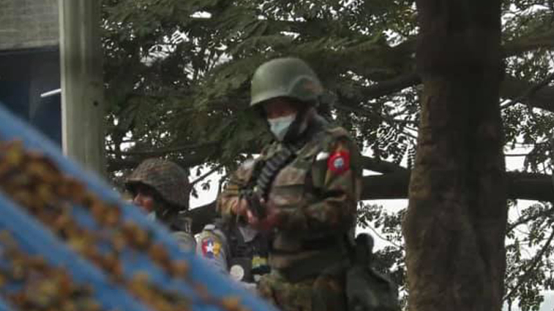မန္တလေးတွင် စစ်တပ်နှင့်ရဲက ပစ်ခတ်၍ အနည်းဆုံး လူ ၂ ဦးသေဆုံး