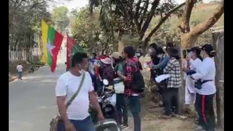 ဝန်ထမ်းများ CDM တွင် ပါဝင်ပေးရန် ဖားကန့်တက္ကသိုလ်ကျောင်းသား/သူများ မေတ္တာရပ်ခံဆန္ဒပြ
