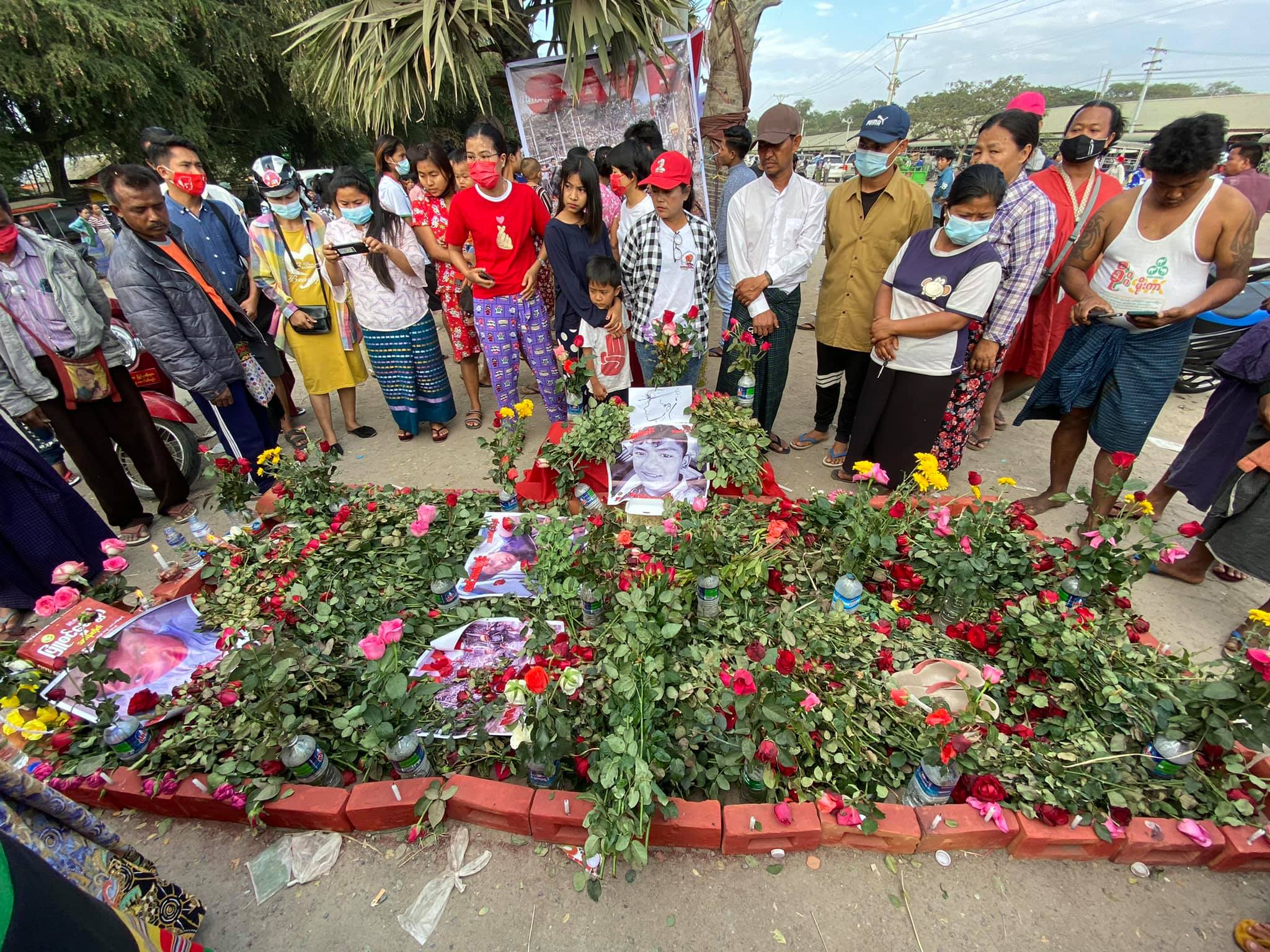 မန္တလေးတွင် ဦးခေါင်းကျည်ထိမှန် ကျဆုံးခဲ့သူအတွက် ဝမ်းနည်းခြင်းအခမ်းအနား ပြုလုပ်