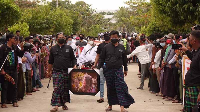 မမြသွဲ့သွဲ့ခိုင်စျာပနအခမ်းအနား လူဦးရေ သိန်းချီ တက်ရောက်