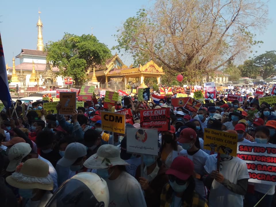 စစ်အာဏာရှင်ဆန့်ကျင်ရေး ၂ ငါးလုံး အထွေထွေသပိတ်တွင် ရေးပြည်သူ သိန်းချီပါဝင်