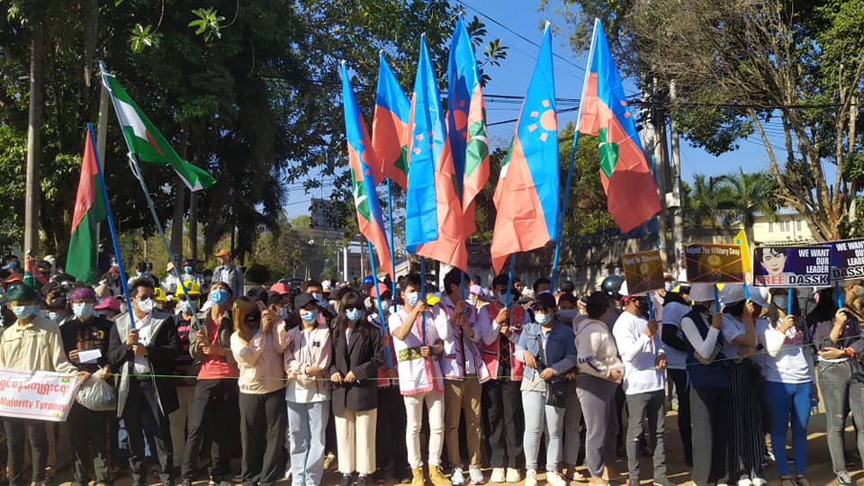 လားရှိုးမြို့က ၂ ငါးလုံး အထွေထွေသပိတ်တွင်ပြည်သူသိန်းချီပါဝင် ဆန္ဒပြ