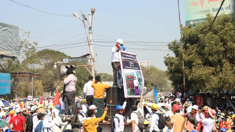 မုံရွာ ၂ ငါးလုံးသပိတ်တွင် လူထုသန်းချီပါဝင်၊ CDM ဝန်ထမ်းများအပေါ် ခြိမ်းခြောက်သူများကို ရှုတ်ချ