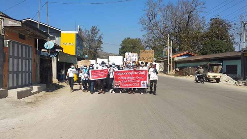 သိန်းနီမြို့တွင် ဖိအားပေး ခြိမ်းခြောက်မှုများကြားမှ  ၂ ငါးလုံးအထွေထွေသပိတ်ပြုလုပ်