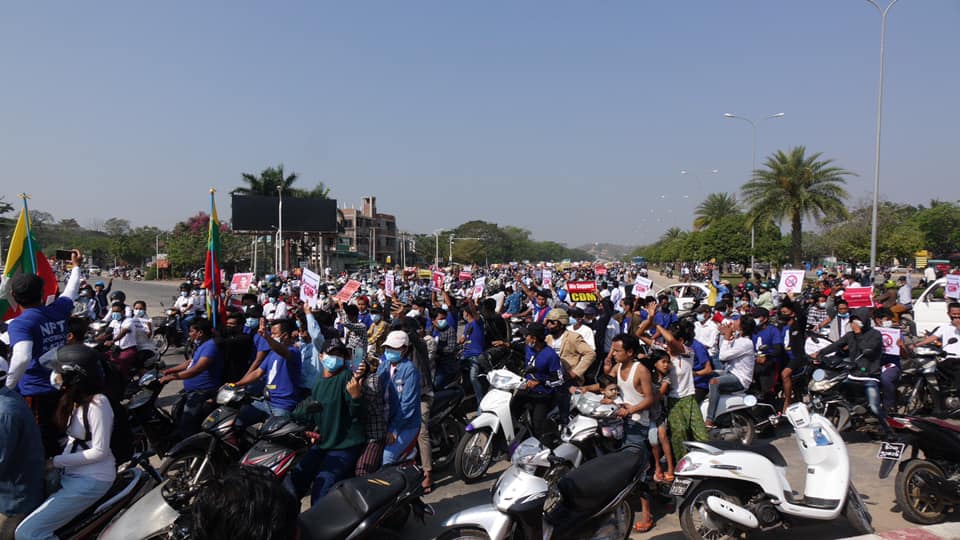 နေပြည်တော်တွင် ဆန္ဒပြပြည်သူလူထု ရာချီဖမ်းဆီးခံနေရ