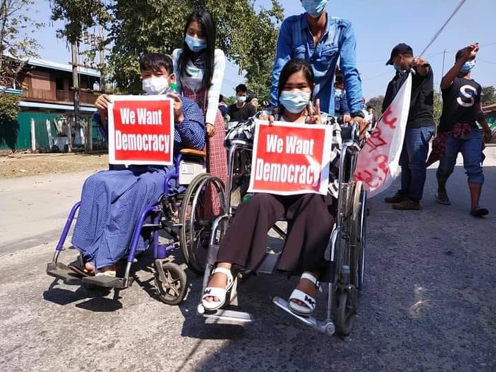 မိုးမောက်မြို့ စစ်အာဏာရှင်ဆန့်ကျင်ရေးလူထုလှုပ်ရှားမှုတွင် မသန်စွမ်းသူများလည်းပူးပေါင်း ပါ၀င်