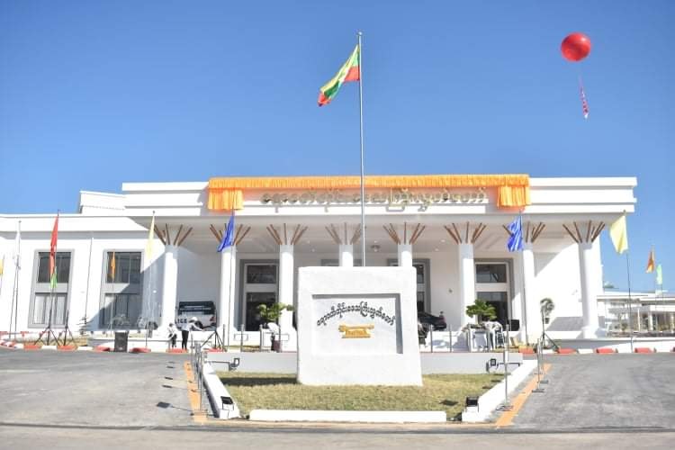 ဧရာဝတီတိုင်းလွှတ်တော်ရုံးက CDM ဝန်ထမ်း ၅ ဦး အလုပ်ရပ်နားခံရ