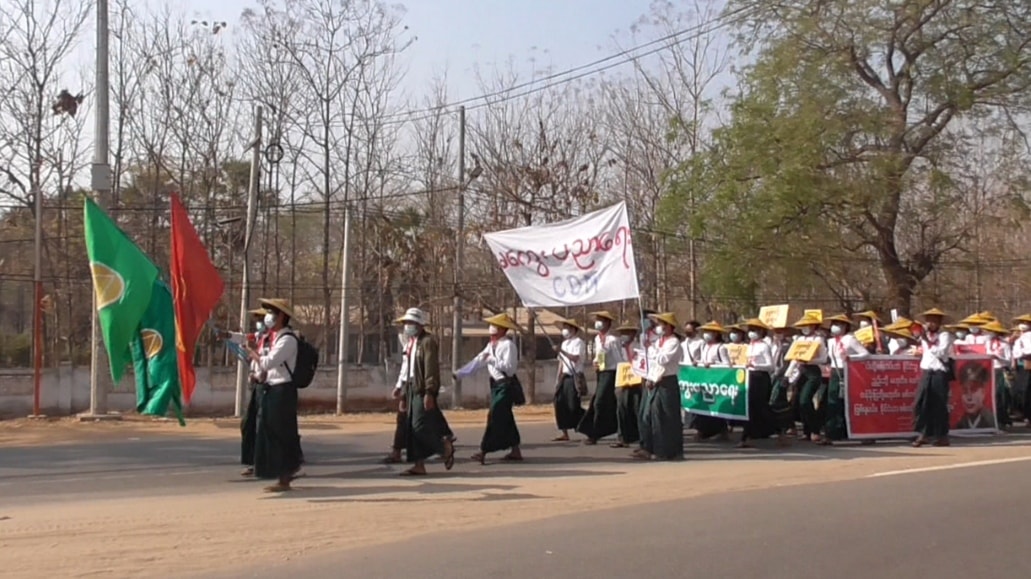စစ်အာဏာရှင်ကျဆုံးရေး မကွေးမြို့တွင် လူဦးရေ သောင်းချီဆန္ဒပြ