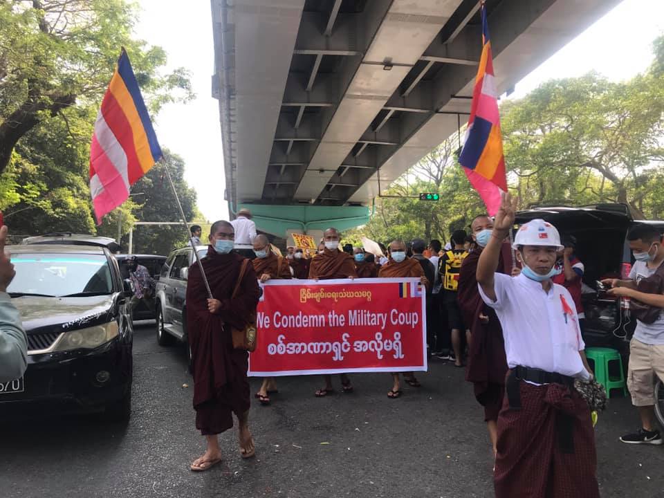 စစ်အာဏာရှင်ဆန့်ကျင်ရေး လူထုလှုပ်ရှားမှုတွင် ငြိမ်းချမ်းရေး သံဃသမဂ္ဂ ပါဝင်ဆန္ဒပြ
