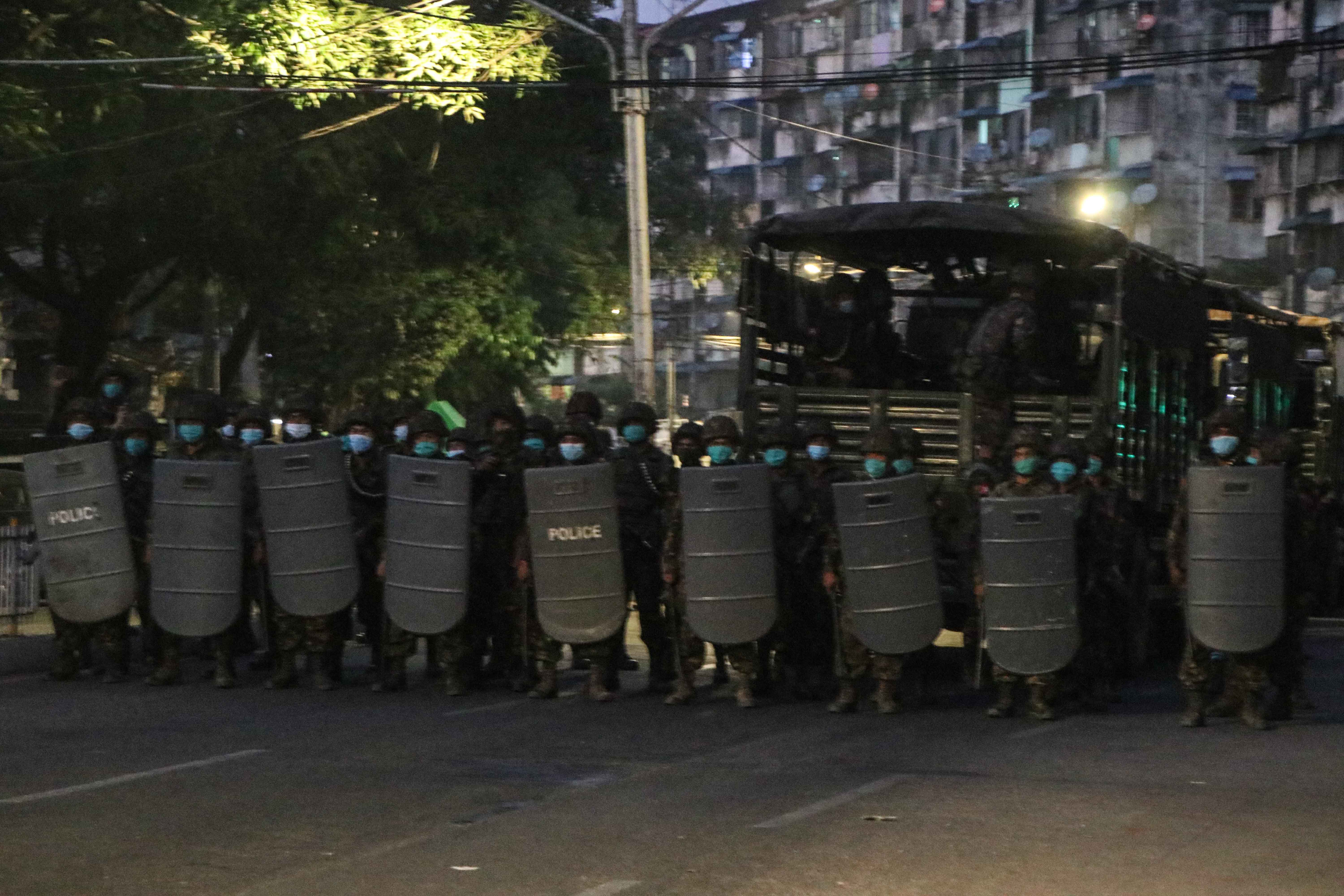 တာမွေမြို့နယ် ကျောက်မြောင်းကို ရဲနှင့်စစ်တပ်က ဝင်ရောက်ပစ်ခတ်စီးနင်း