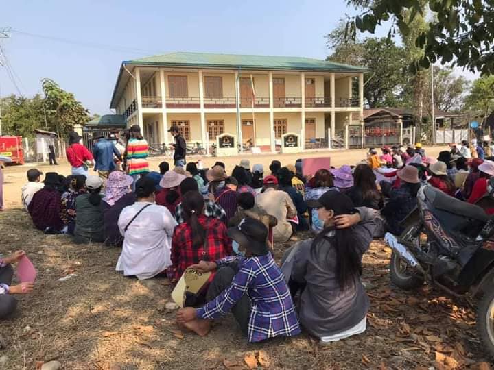 ဖမ်းဆီးထားသည့် ပူတာအို လူငယ် ၅ ဦးကို ပြန်လွှတ်ပေးရန် ထိုင်သပိတ်ပြုလုပ်တောင်းဆို