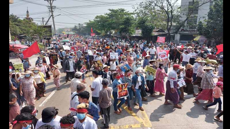 ခြိမ်းခြောက်မှုများကြားက ညောင်လေးပင်မြို့တွင် စစ်အာဏာရှင်ဆန့်ကျင်ရေး သောင်းချီဆန္ဒပြ