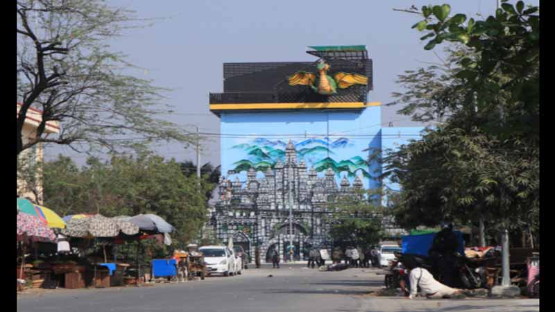 မန္တလေး၌ ဆန္ဒပြလူထုကို စစ်တပ်နှင့်ရဲက အကြမ်းဖက်ပစ်ခတ်ဖြိုခွင်း ၊ သတင်းသမားများကို လေးခွဖြင့်ပစ်ခတ်