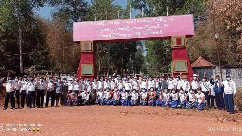 သာပေါင်းစက္ကူပျော့ဖက်စက်ရုံက CDM ဝန်ထမ်းများ လစာဖြတ်တောက်ခံရ