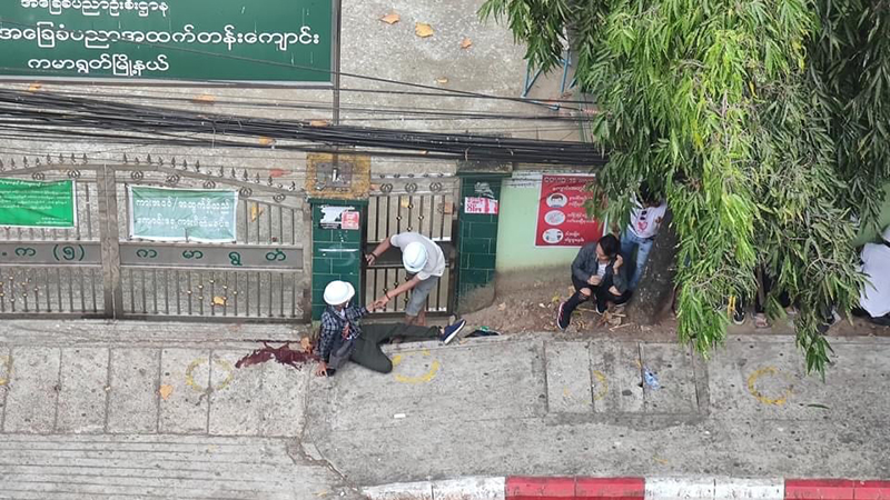 ရန်ကုန်အပါအဝင် မြို့ကြီးအချို့က သပိတ်စစ်ကြောင်းများကို ရဲနှင့်စစ်တပ်က အကြမ်းဖက် ပစ်ခတ်ဖြိုခွင်း