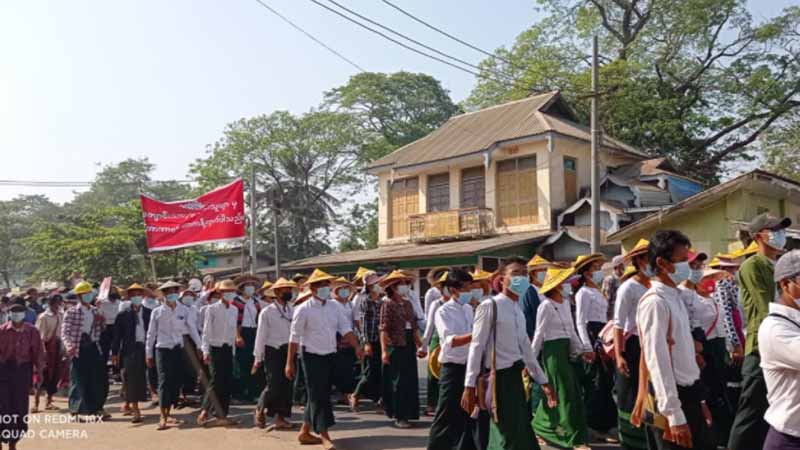 တိုက်ကြီး၊ ဥက္ကံမြို့နှင့် အဖျောက်မြို့တို့တွင် ပြည်သူသောင်းချီ ဆန္ဒပြ
