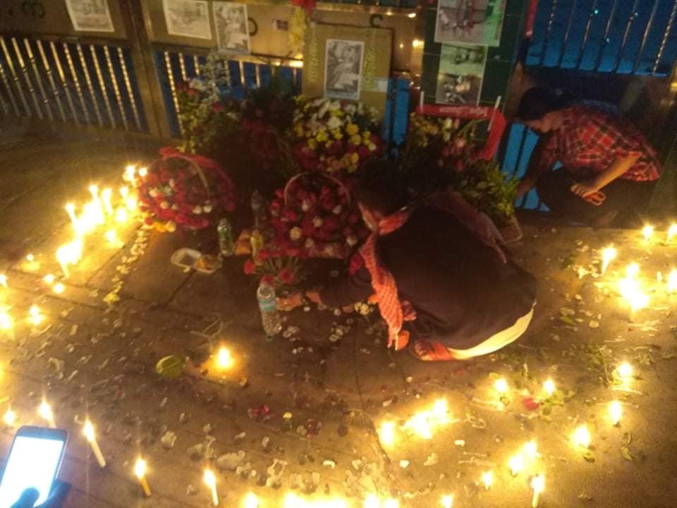 လှည်းတန်း ပစ်ခတ်မှုတွင်သေဆုံးသွားသည့် ကိုညီညီ​အောင်ထက်နိုင်အတွက် ဝမ်းနည်းခြင်း အထိမ်းအမှတ်ပြုလုပ်
