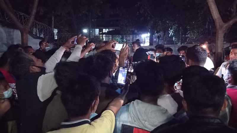 မြစ်ကြီးနားတွင် ဖမ်းဆီးခံရသည့် သတင်းထောက် ၁ ဦးနှင့် အရပ်သား ၇၀ ကျော်ပြန်လွတ်