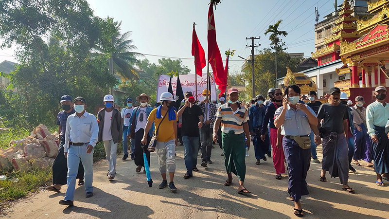 ပုသိမ်တွင် ရဲတပ်ဖွဲ့ အဖမ်းအဆီးကြားက စစ်အာဏာရှင်ဆန့်ကျင်ရေး ဆက်လက်ဆန္ဒပြ