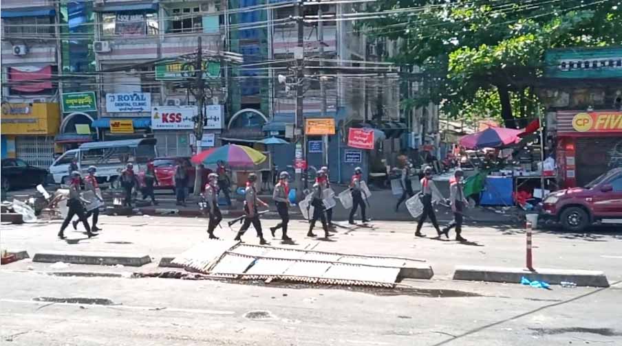 လှိုင်ဘူတာရုံလမ်း ဆန္ဒပြသူများကို အကြမ်းဖက်ဖြိုခွင်း၊ လူအချို့ ဖမ်းဆီးခံရ