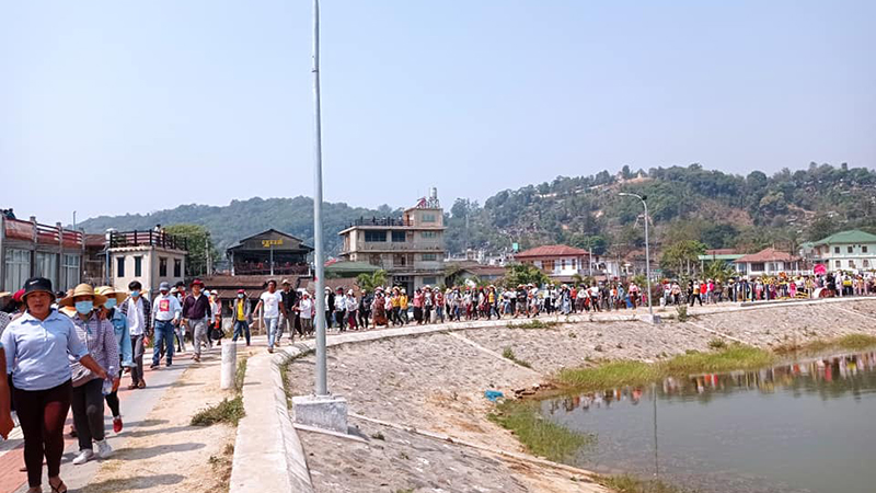 မိုးကုတ်အင်းကန်ဘောင်တွင် စစ်အာဏာရှင်ဆန့်ကျင်ရေး အင်အားထောင်ချီဆန္ဒပြ