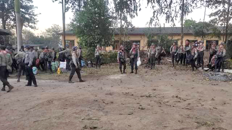 ကယားပြည်နယ်သို့ ရဲဝတ်စုံဝတ် လက်နက်ကိုင်အင်အား ၁၀၀ ခန့်ထပ်မံရောက်ရှိလာ