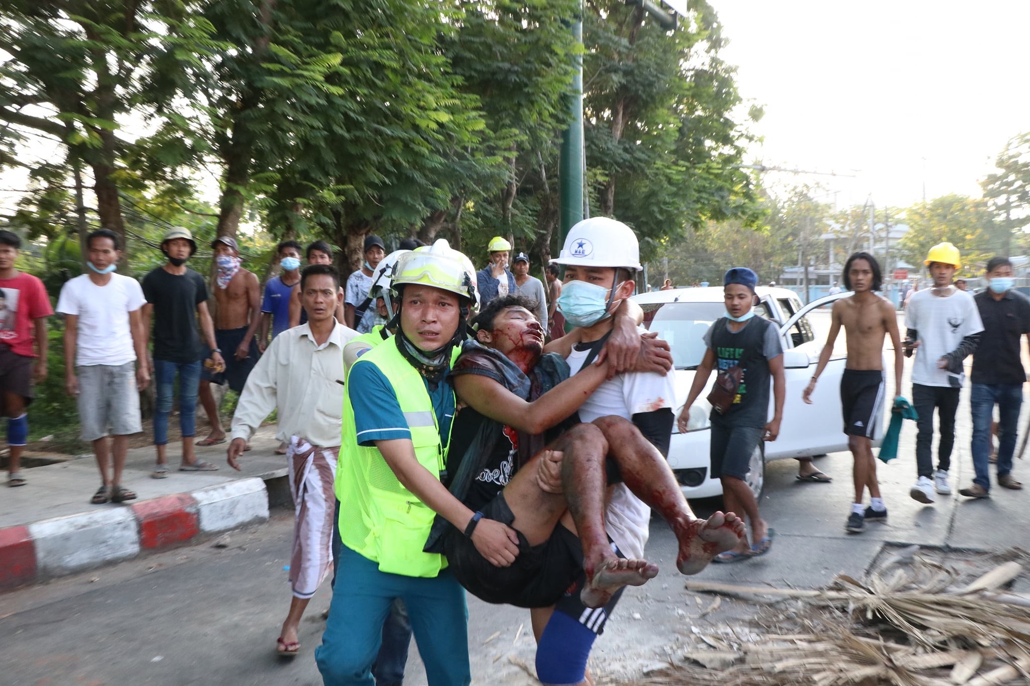 မြောက်ဥက္ကလာပတွင် ရဲနှင့် စစ်တပ်က ကျည်အစစ်ဖြင့် ပတ်ခတ်မှုကြောင့် ဆန္ဒပြသူ ၂၀ ဝန်းကျင် သေဆုံး
