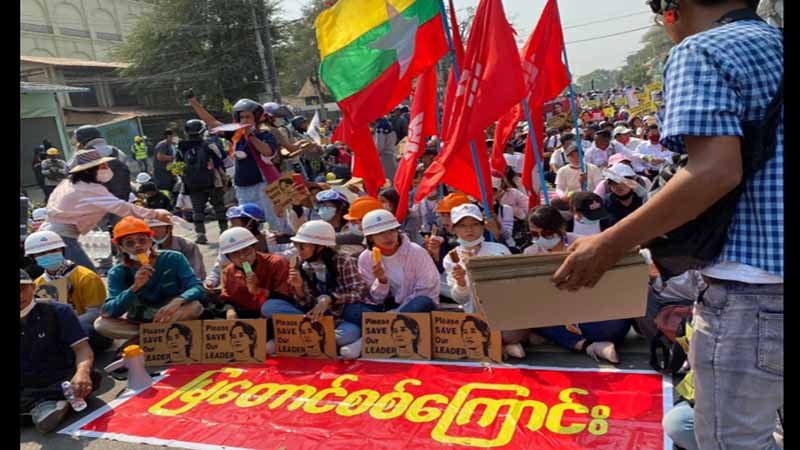 မန္တလေးတွင် အကြမ်းဖက်ဖြိုခွင်းခဲ့သော်လည်း ဆက်လက်ဆန္ဒပြ