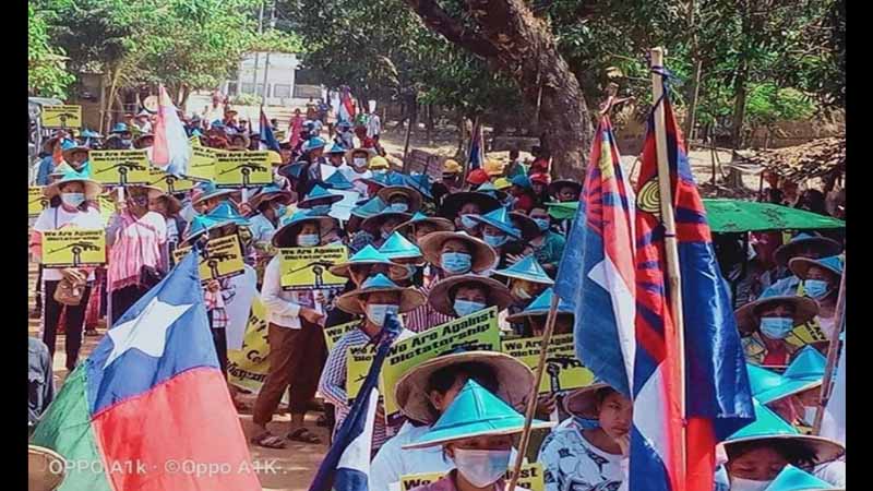 ပေါင်မြို့နယ်တွင် ခမောက်ပြာတော်လှန်ရေးသပိတ်စစ်ကြောင်းဖြင့် ငြိမ်းချမ်းစွာဆန္ဒပြ