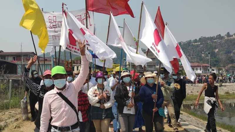 မိုးကုတ်တွင် တားဆီးပိတ်ပင်မှုများအကြားမှ ပြည်သူအင်အားသောင်းချီ ငြိမ်းချမ်းစွာ ဆန္ဒပြ