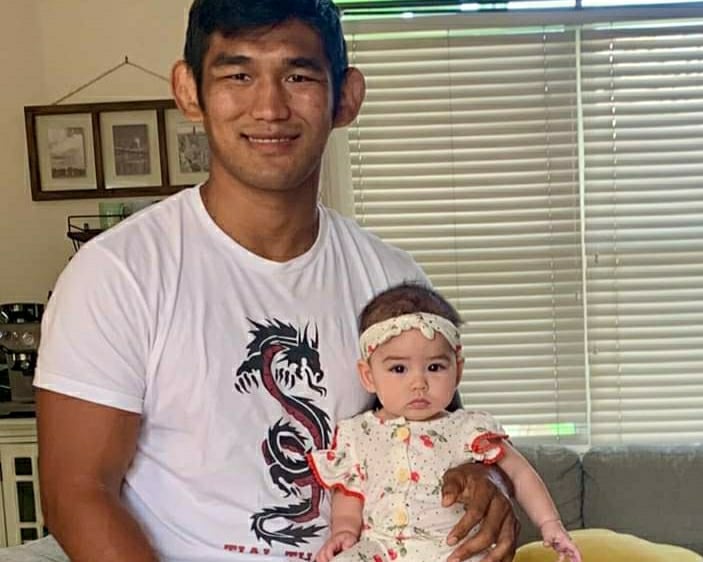 သေနတ်မောင်းခလုတ်ဆွဲမညှစ်ခင် ကလေးနှင့်မိသားစုကို စဉ်းစားရန် ရဲနှင့် စစ်တပ်ကို အောင်လအန်ဆန်းပြော