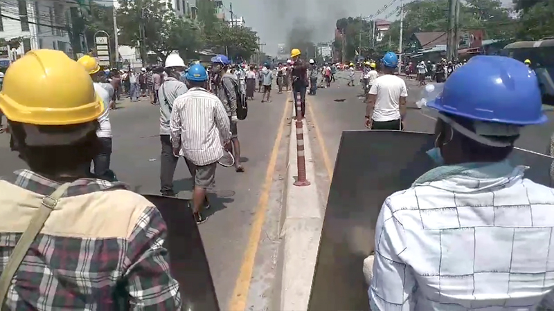 သေနတ်ဖြင့် အချက် ၂၀ ခန့် ပစ်ခတ်ခဲ့သော်လည်း အင်းစိန်လူငယ်များ လမ်းပေါ်ပြန်ထွက် ဆန္ဒပြ