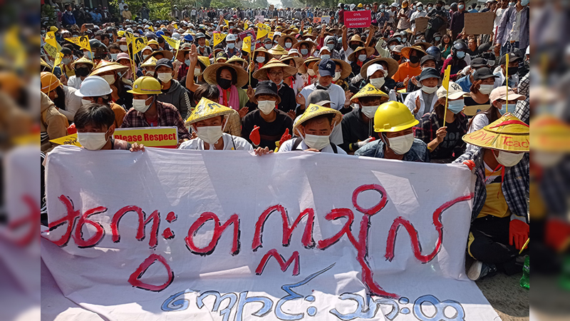 မကွေးတွင် စစ်အာဏာရှင်ဆန့်ကျင်ရေး ဆန္ဒပြများကို ရဲတပ်ဖွဲ့က လိုက်လံဖြိုခွင်း