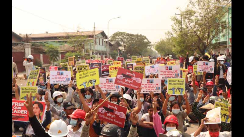 မန္တလေးတွင် ရပ်ကွက်အလိုက် ထိုင်သပိတ်များ ဆင်နွှဲ