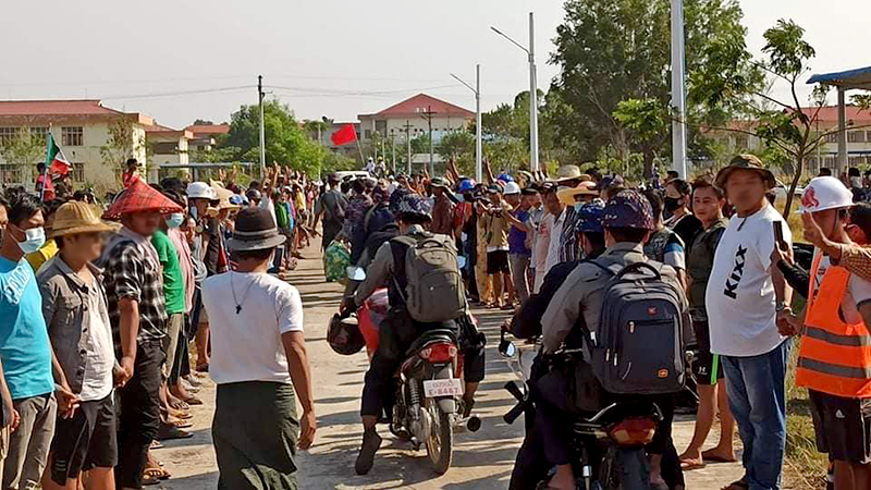 ပြည်သူလက်မခံ၍ လွိုင်ကော်တက္ကသိုလ်တွင် နေရာချရန်လာသည့် ရဲတပ်ဖွဲ့ဝင်များ ပြန်ထွက်ခွာ